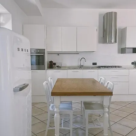 Casa Lobe - Charming In Village Centre Apartament *