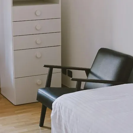 Casa Lobe - Charming In Village Centre Apartment La Morra