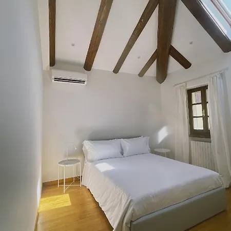 Casa Lobe - Charming In Village Centre Apartment La Morra