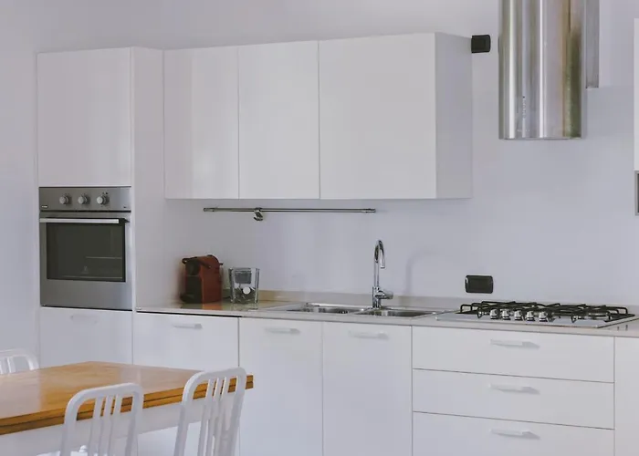Casa Lobe - Charming In Village Centre Apartment La Morra