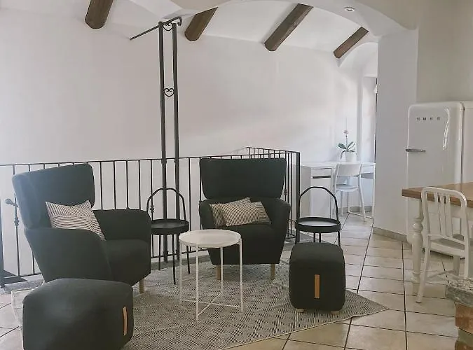 Casa Lobe - Charming In Village Centre 아파트 라모라