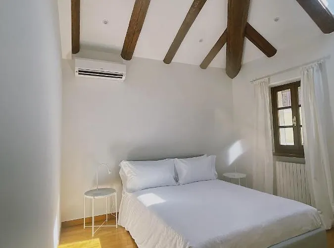 Casa Lobe - Charming In Village Centre Apartment La Morra